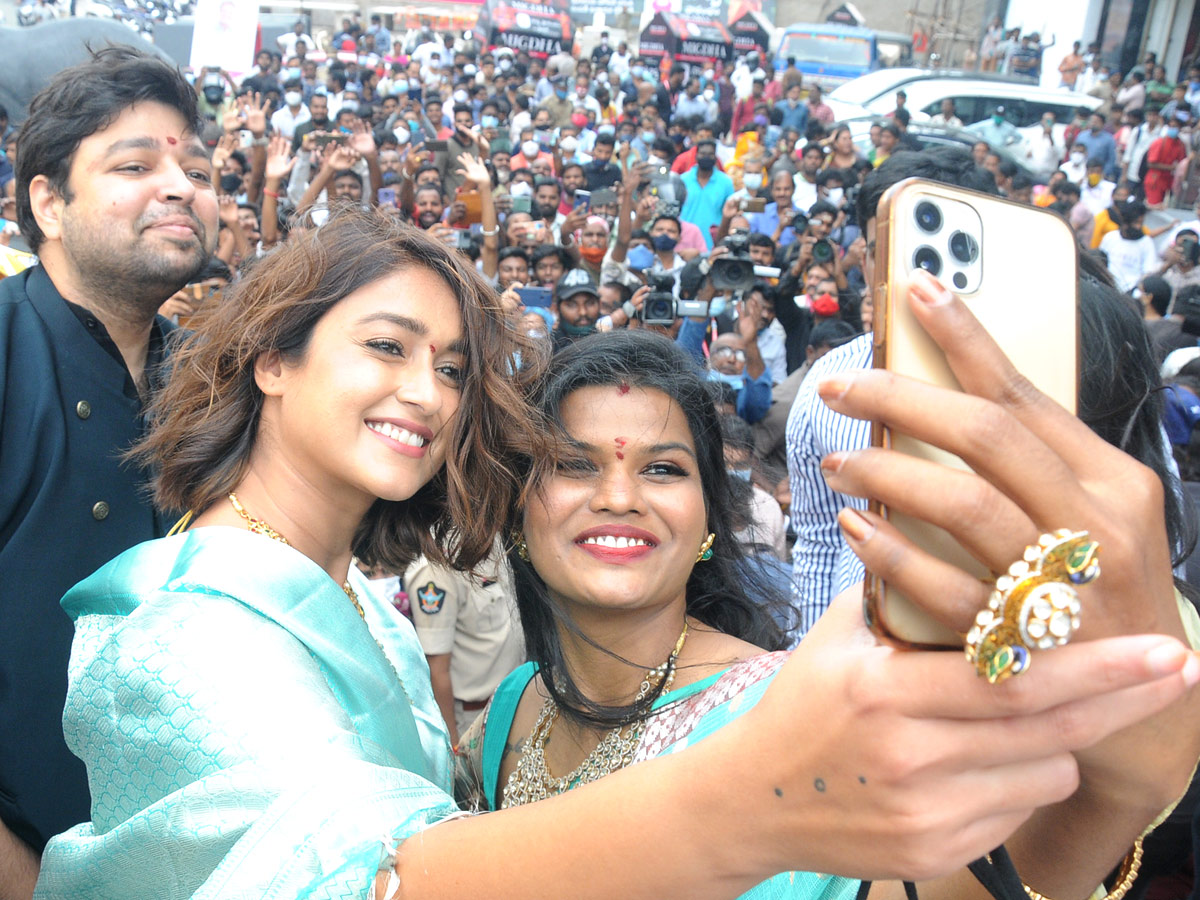 Ileana And Rashi Khanna Opened Mugdha Showroom At Visakhapatnam Photo Gallery - Sakshi9