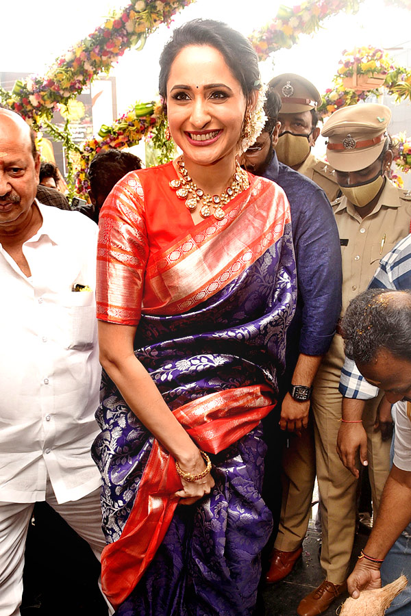 Pragya Jaishwal At South India Shopping Mall Photo Gallery - Sakshi12