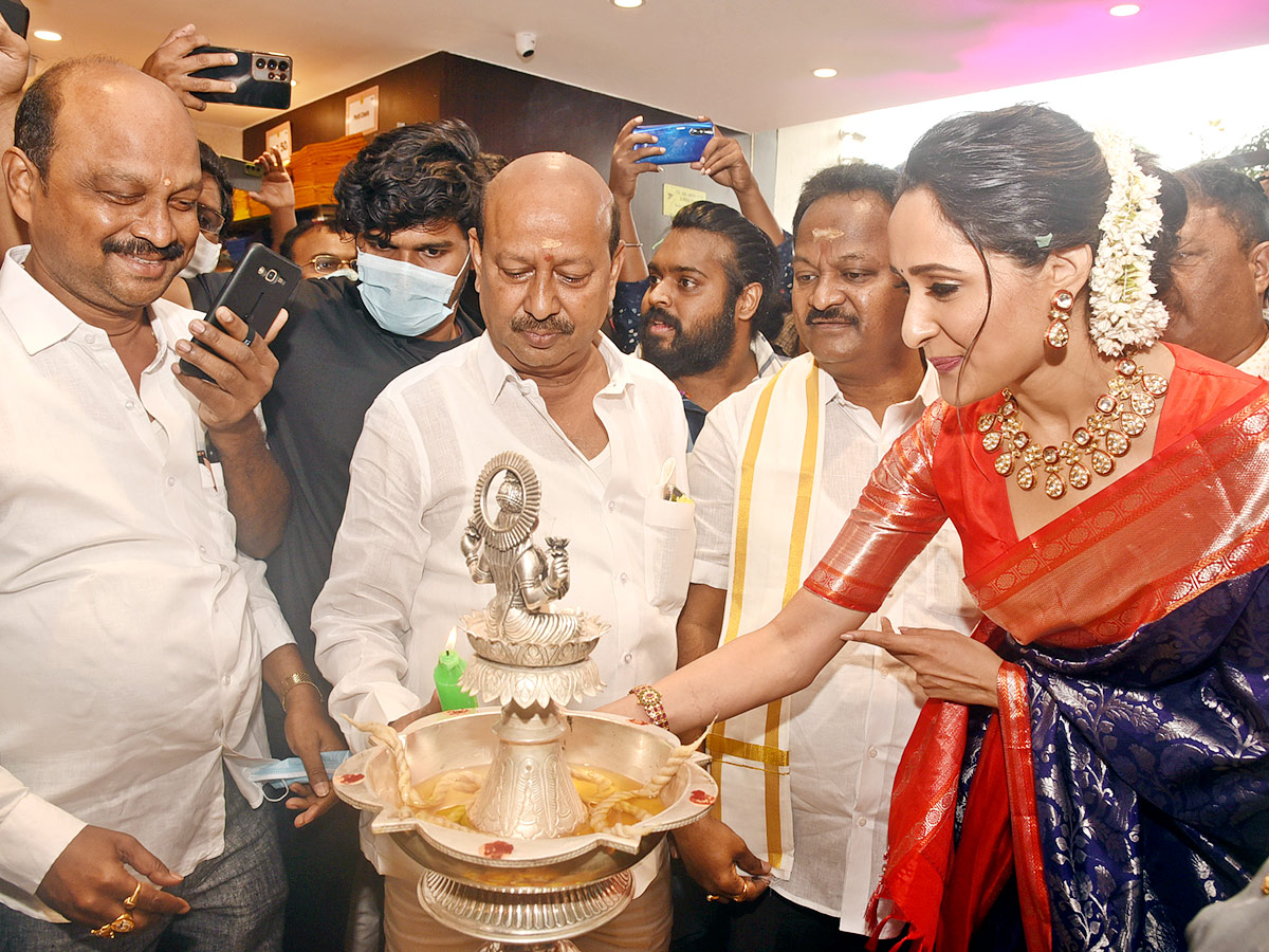 Pragya Jaishwal At South India Shopping Mall Photo Gallery - Sakshi3