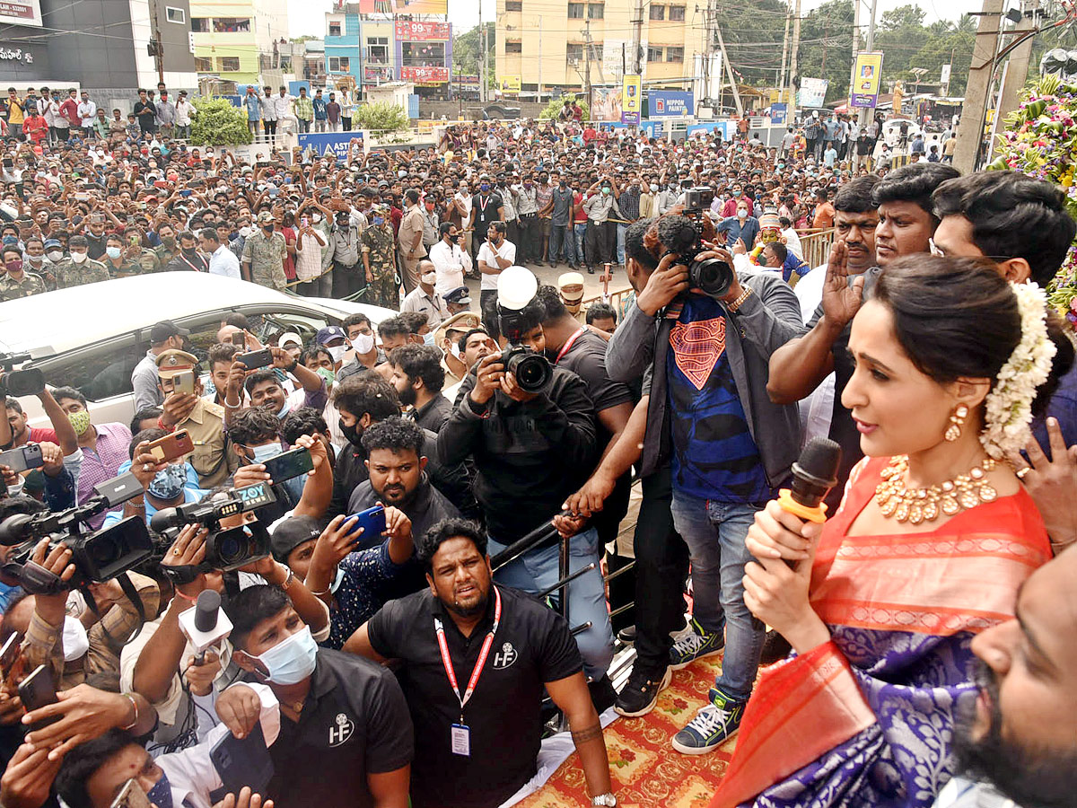 Pragya Jaishwal At South India Shopping Mall Photo Gallery - Sakshi6