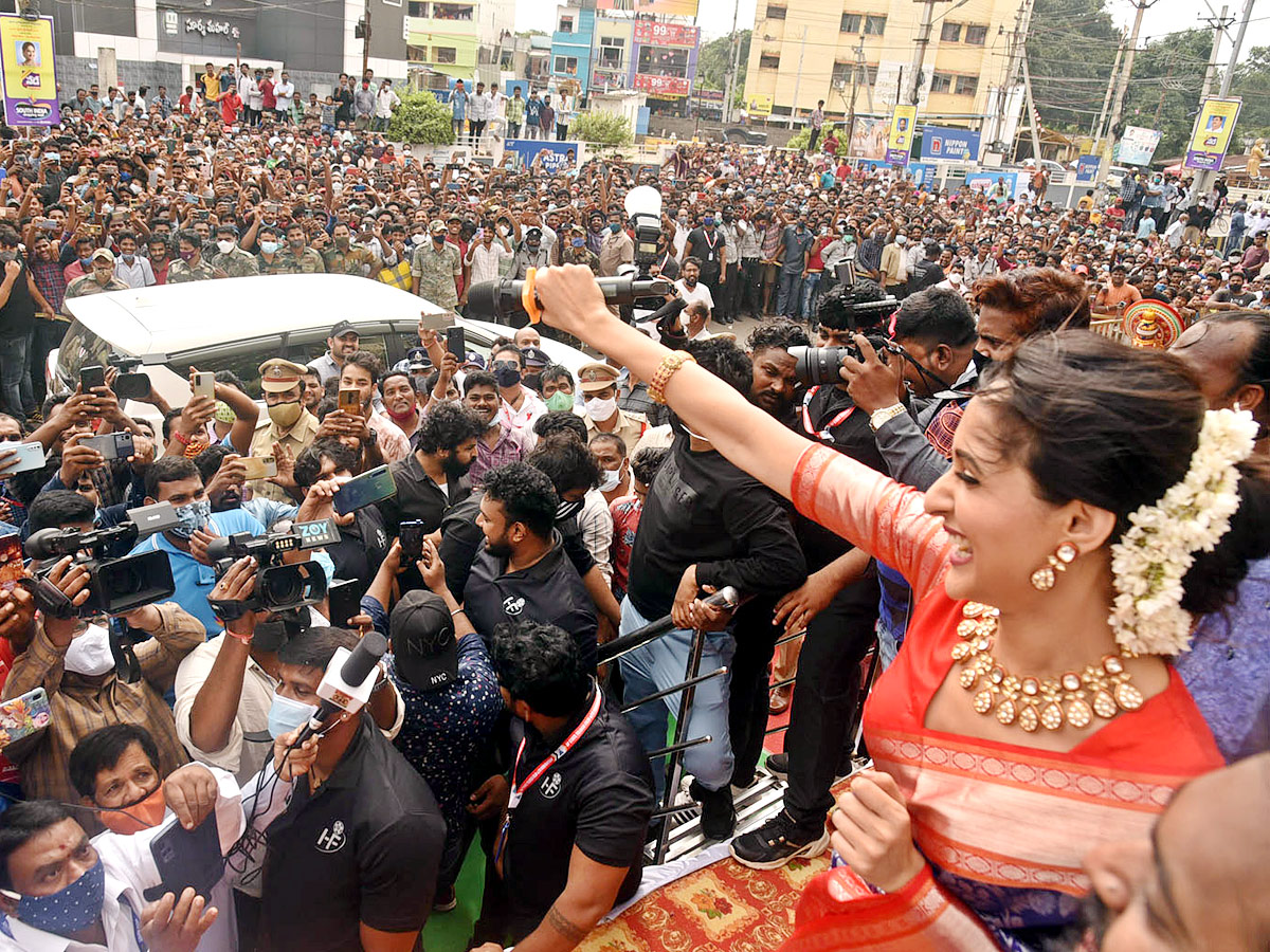 Pragya Jaishwal At South India Shopping Mall Photo Gallery - Sakshi1