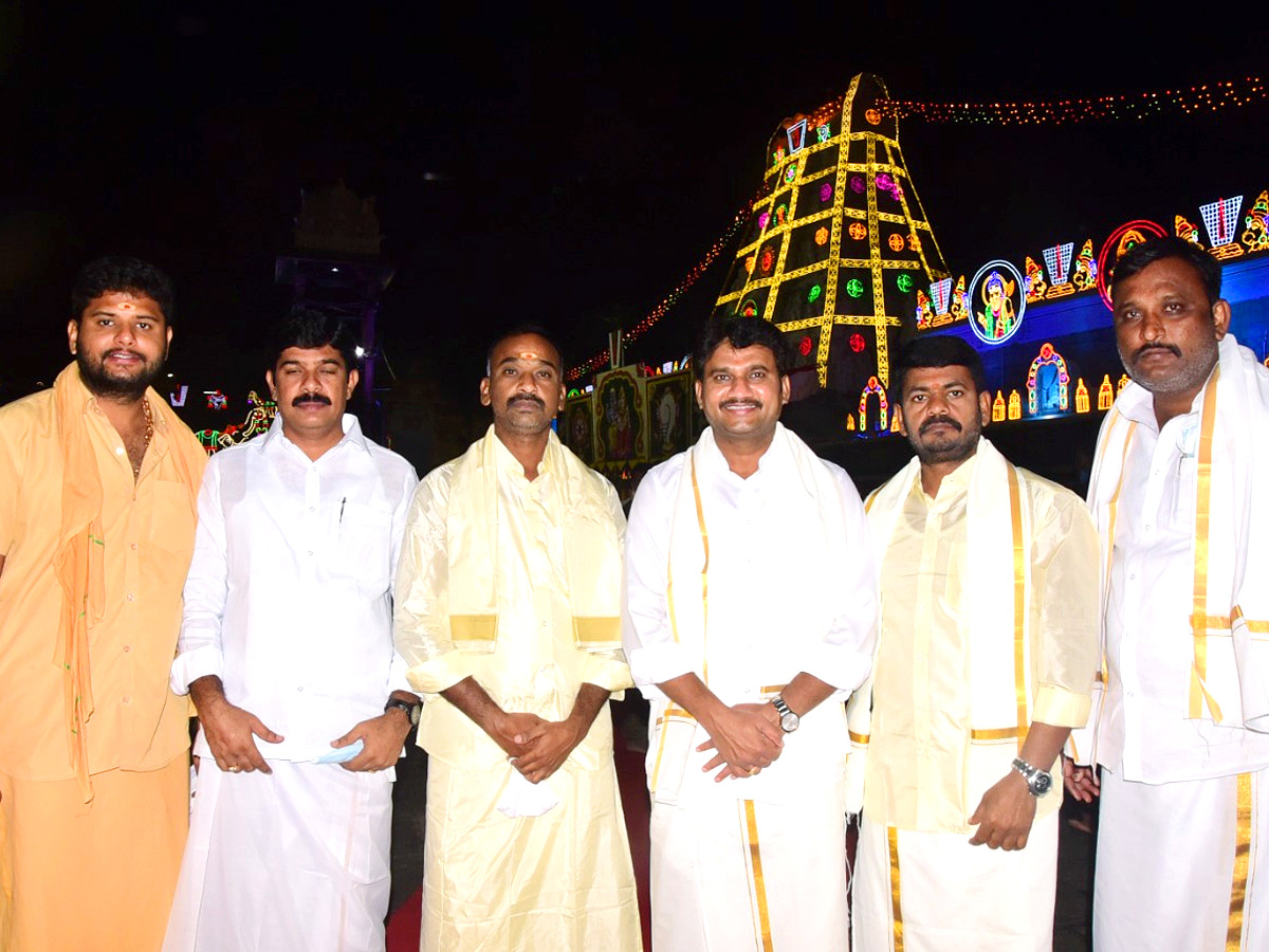 VIPs Visits Tirumala Temple On the Vaikunta Ekadashi 2022 - Sakshi32