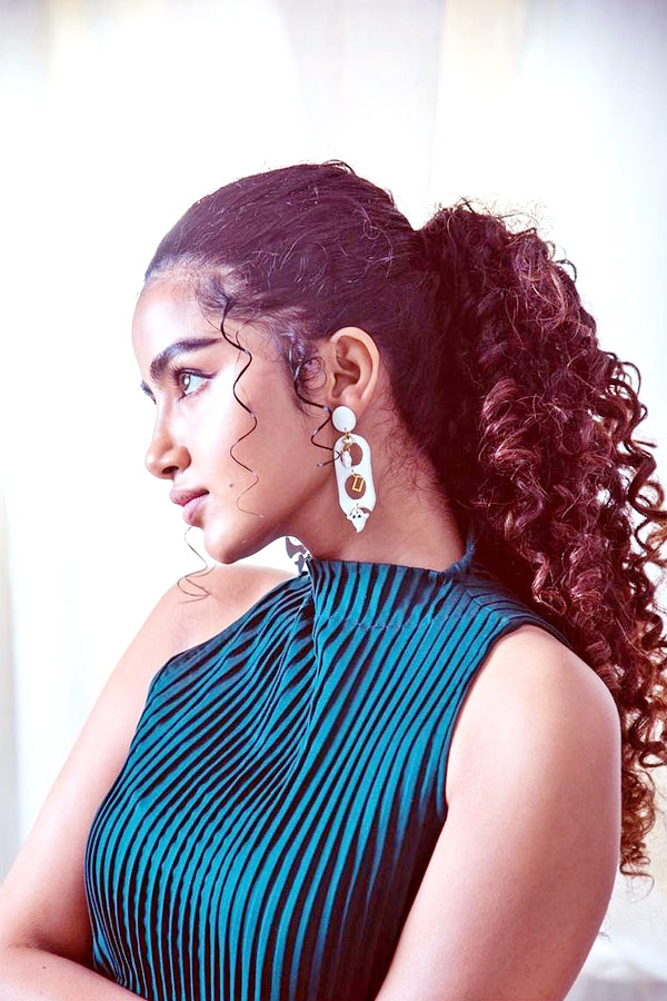 Actress Anupama Parameswaran Photo Gallery - Sakshi10
