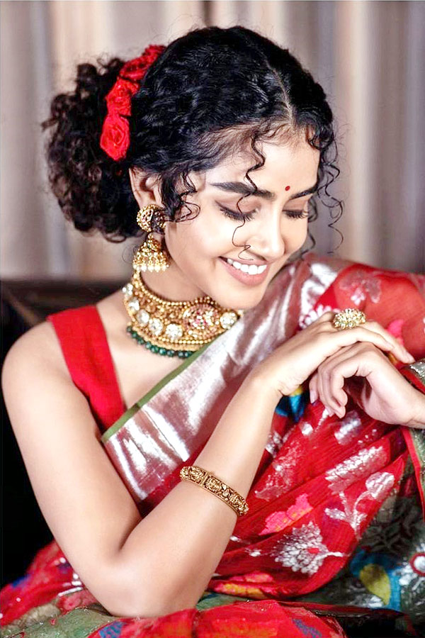 Actress Anupama Parameswaran Photo Gallery - Sakshi11