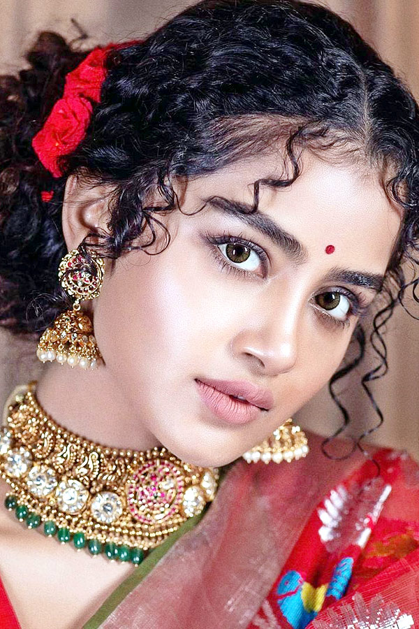 Actress Anupama Parameswaran Photo Gallery - Sakshi5
