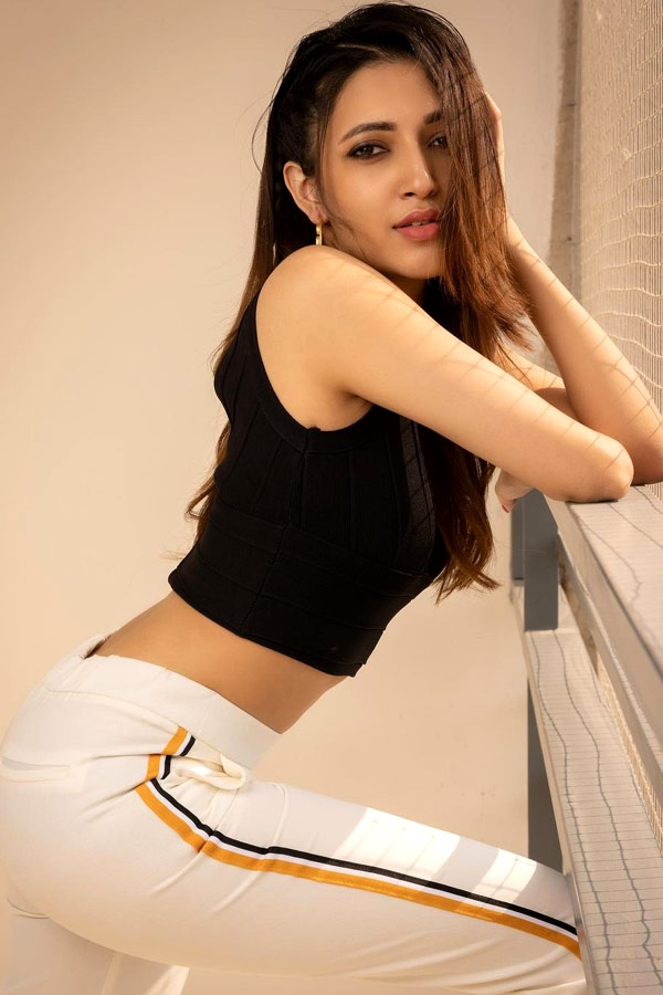 DJ Tillu Heroine Neha Shetty Photo Gallery - Sakshi18