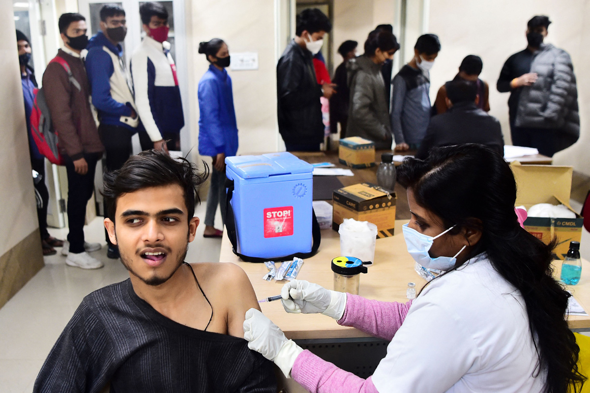 Covid-19 vaccination drive for 15-18 age group begins - Sakshi8
