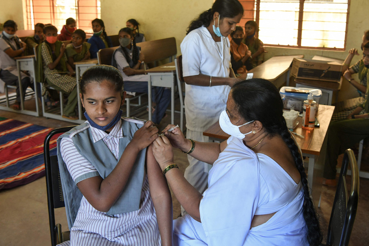 Covid-19 vaccination drive for 15-18 age group begins - Sakshi9