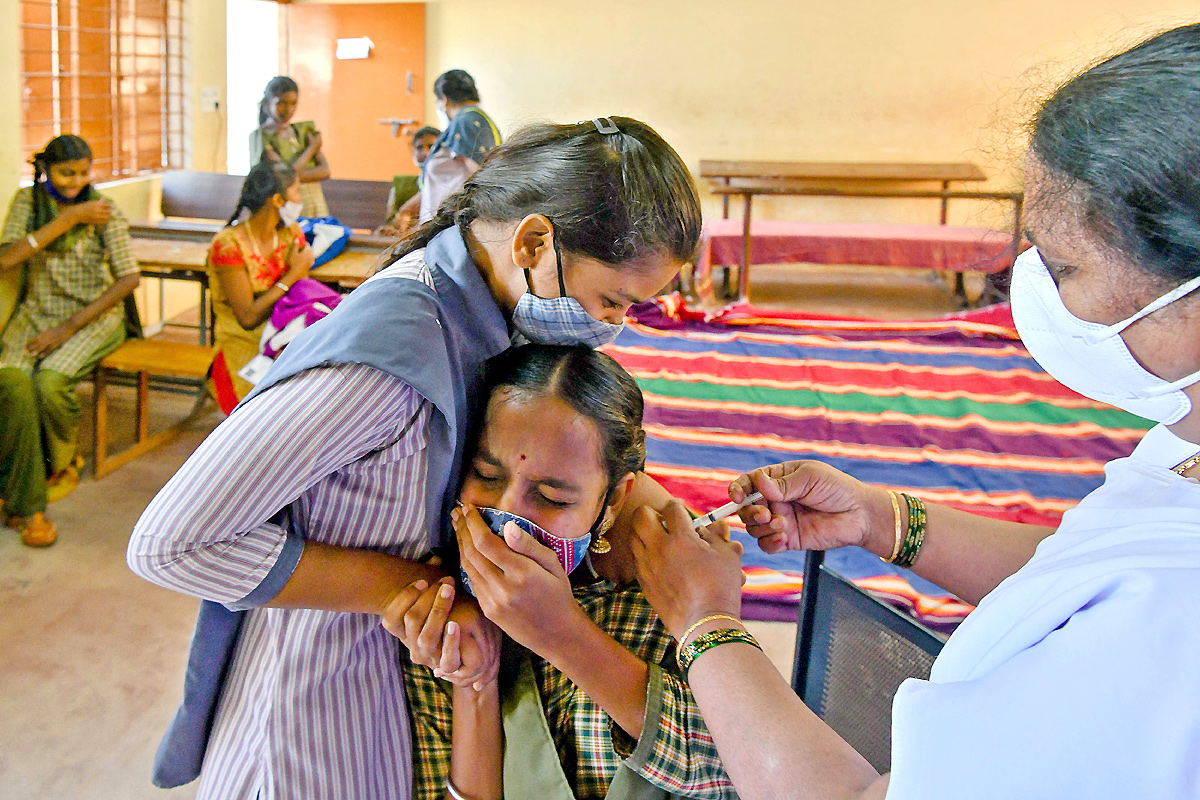 Covid-19 vaccination drive for 15-18 age group begins - Sakshi17