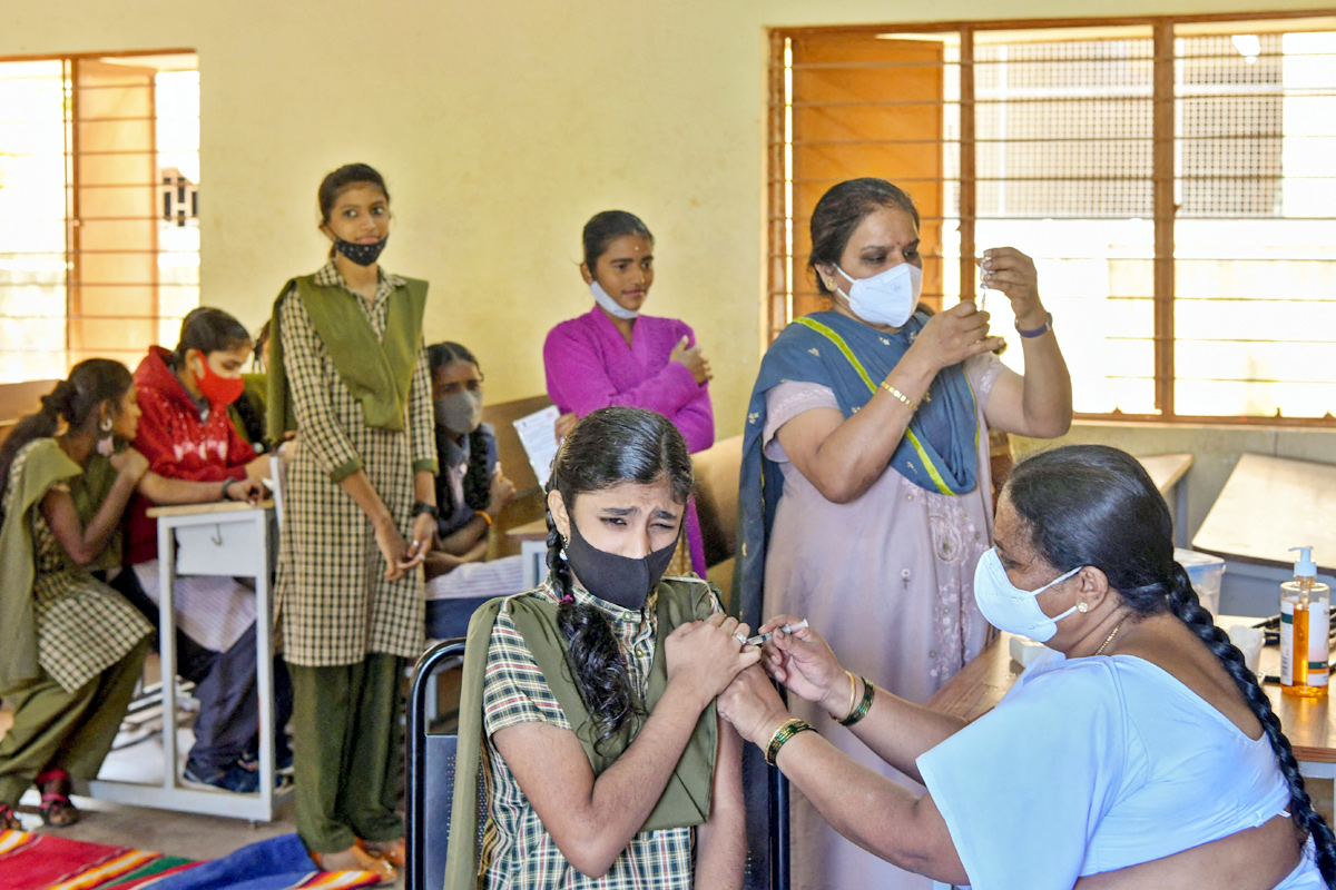 Covid-19 vaccination drive for 15-18 age group begins - Sakshi18