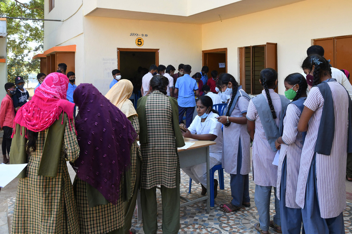 Covid-19 vaccination drive for 15-18 age group begins - Sakshi20