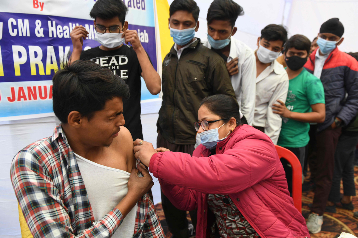 Covid-19 vaccination drive for 15-18 age group begins - Sakshi31