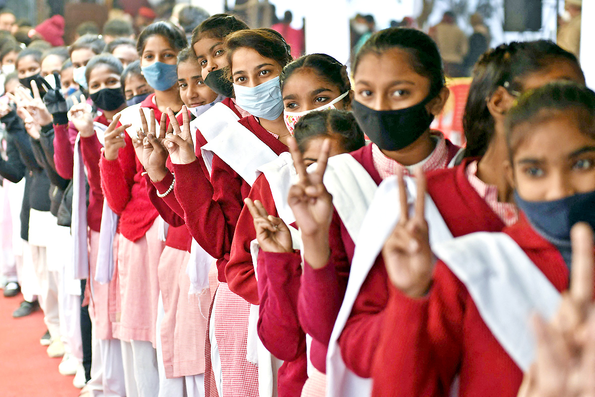 Covid-19 vaccination drive for 15-18 age group begins - Sakshi32