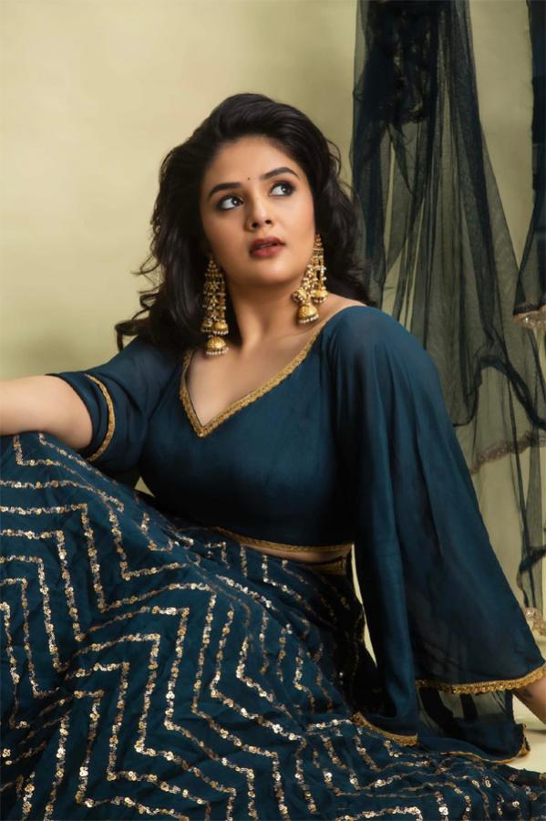 Anchor Sreemukhi Latest photos - Sakshi16