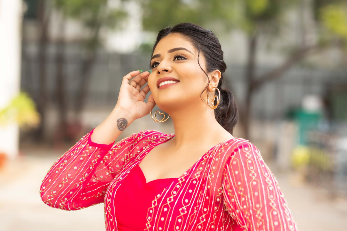 Anchor Sreemukhi Latest photos - Sakshi19