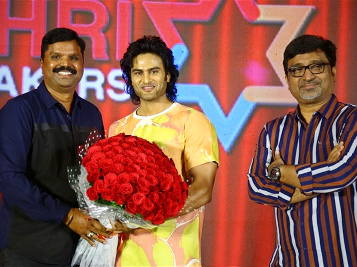 Aa Ammayi Gurinchi Meeku Cheppali First Look Launch Stills - Sakshi2
