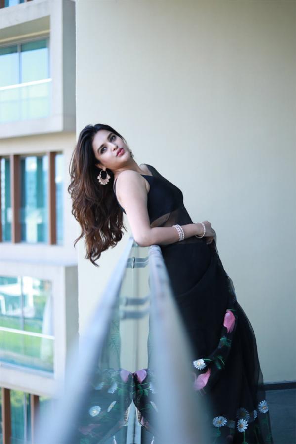 Nidhi Agarwal Latest Photo Gallery - Sakshi10