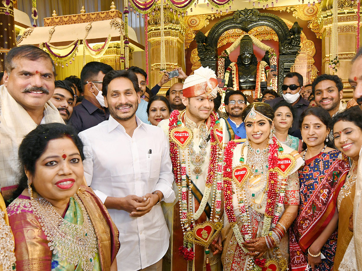 Minister Botsa Satyanarayana Son Wedding at Hyderabad - Sakshi2