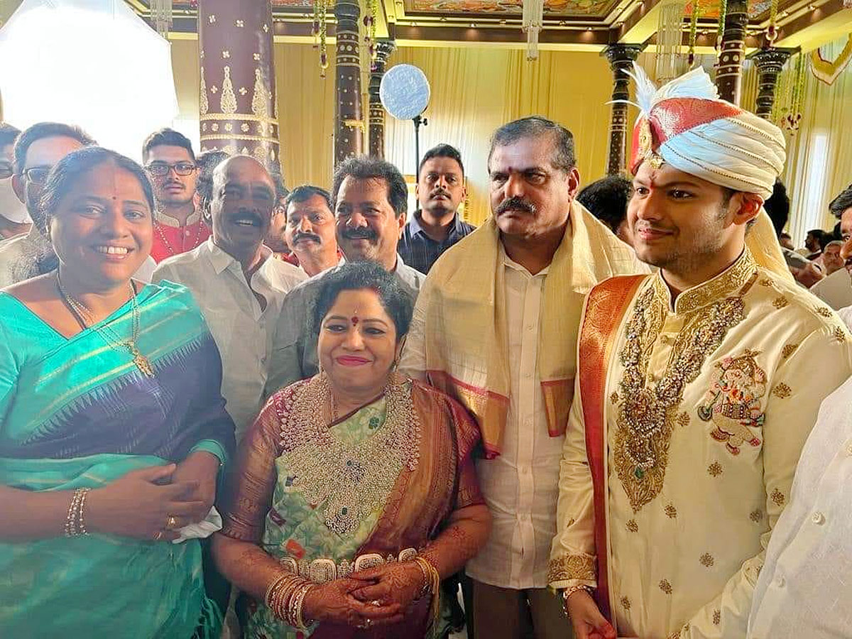 Minister Botsa Satyanarayana Son Wedding at Hyderabad - Sakshi7