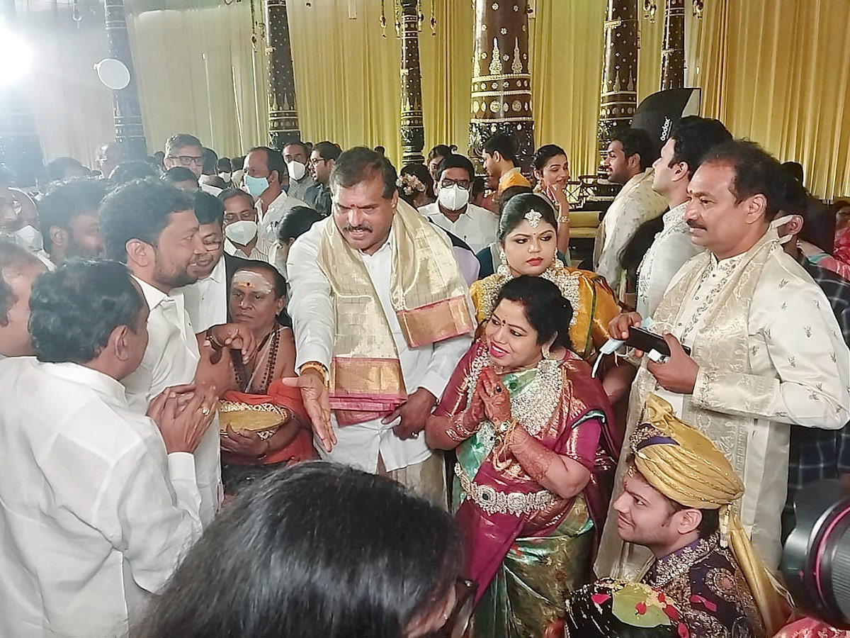 Minister Botsa Satyanarayana Son Wedding at Hyderabad - Sakshi10