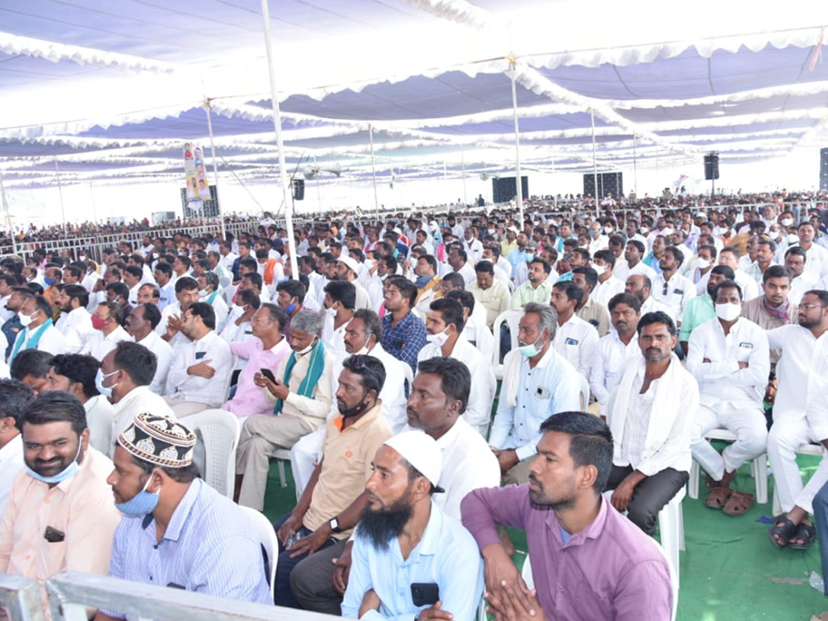 Minister KTR laid foundation stone for Siddapur Reservoir works at Nizamabad Photo Gallery - Sakshi17