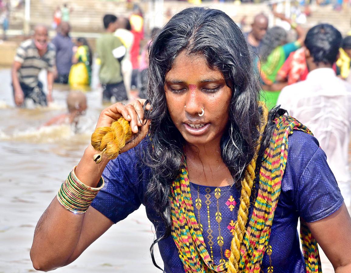 Heavy Rush at Sammakka Saralamma Jatara Photos - Sakshi30
