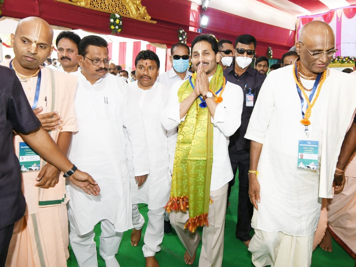 CM YS Jagan Participated in Bhoomi Pooja of Hare Krishna Gokula Kshetram Photo Gallery - Sakshi10