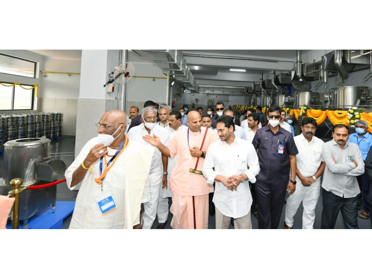 CM YS Jagan Participated in Bhoomi Pooja of Hare Krishna Gokula Kshetram Photo Gallery - Sakshi18