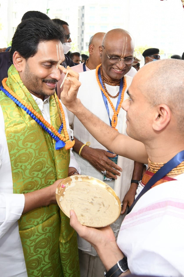 CM YS Jagan Participated in Bhoomi Pooja of Hare Krishna Gokula Kshetram Photo Gallery - Sakshi5