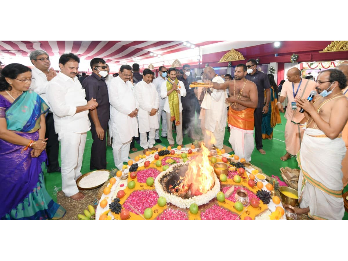 CM YS Jagan Participated in Bhoomi Pooja of Hare Krishna Gokula Kshetram Photo Gallery - Sakshi7