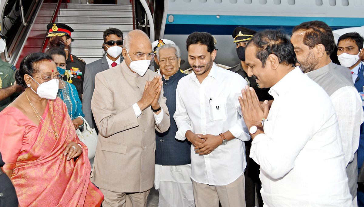 CM YS Jagan Receive President Ram Nath Kovind Vizag - Sakshi6