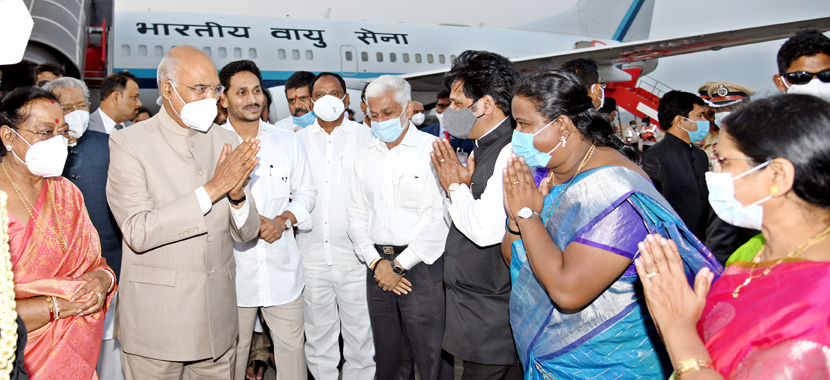 CM YS Jagan Receive President Ram Nath Kovind Vizag - Sakshi14
