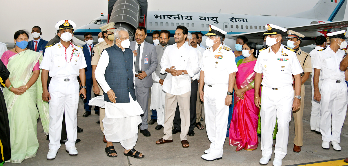 CM YS Jagan Receive President Ram Nath Kovind Vizag - Sakshi15