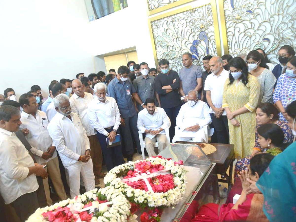 CM YS Jagan Consoles Mekapati Goutham Reddy - Sakshi11