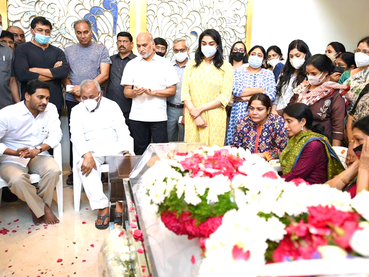 CM YS Jagan Consoles Mekapati Goutham Reddy - Sakshi12
