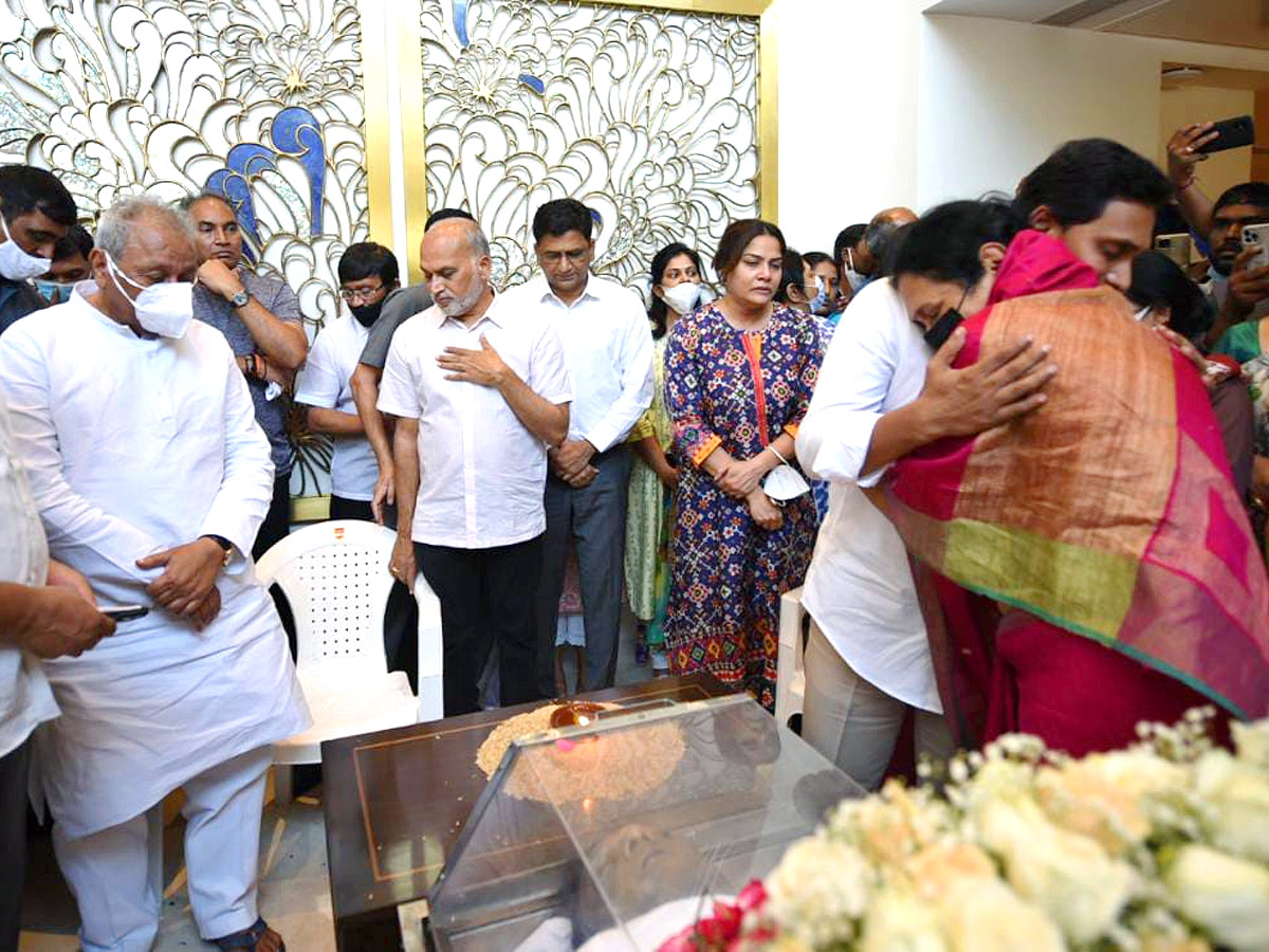 CM YS Jagan Consoles Mekapati Goutham Reddy - Sakshi13