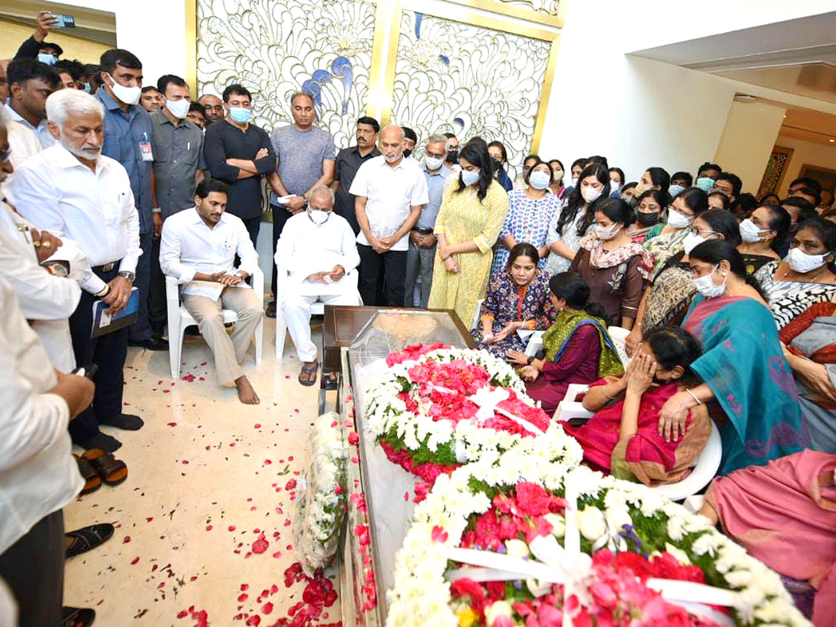 CM YS Jagan Consoles Mekapati Goutham Reddy - Sakshi14