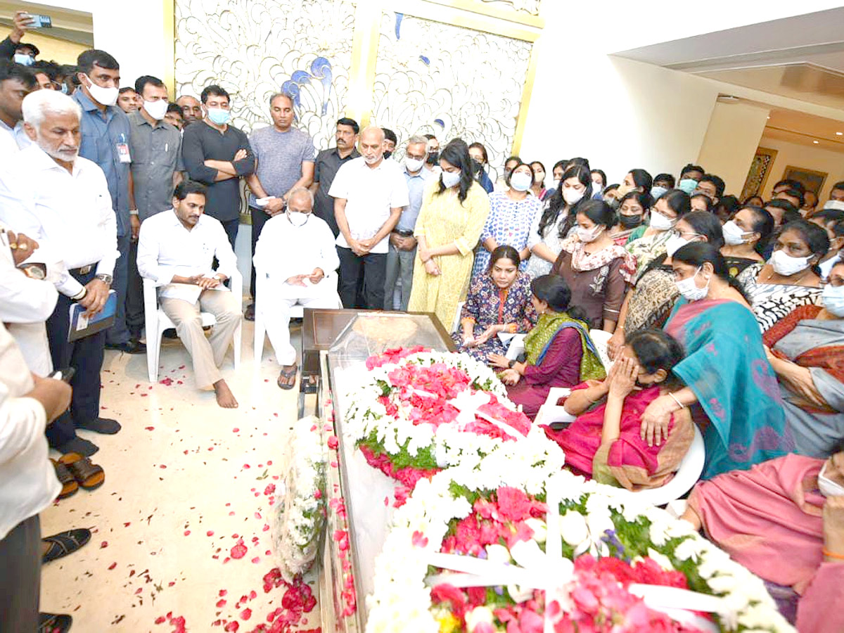CM YS Jagan Consoles Mekapati Goutham Reddy - Sakshi19
