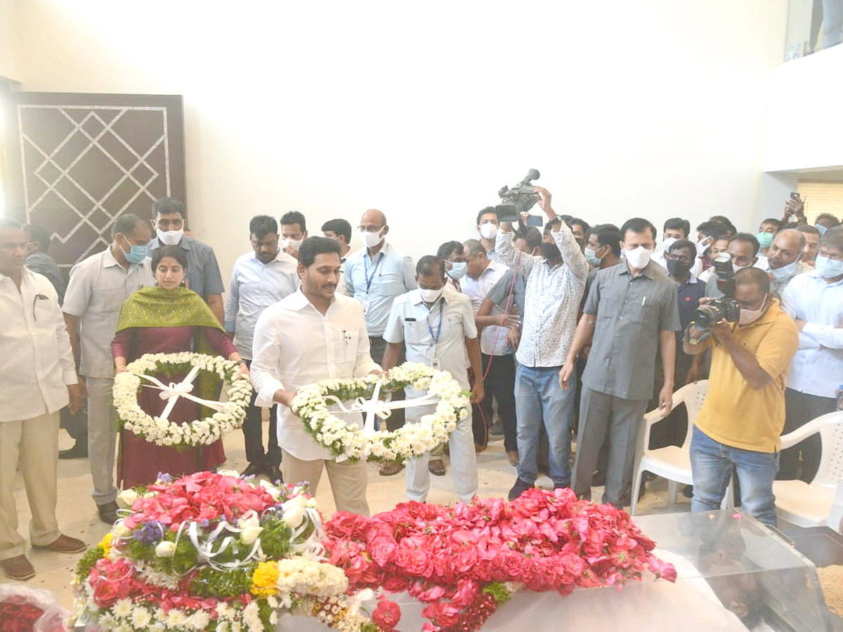 CM YS Jagan Consoles Mekapati Goutham Reddy - Sakshi20