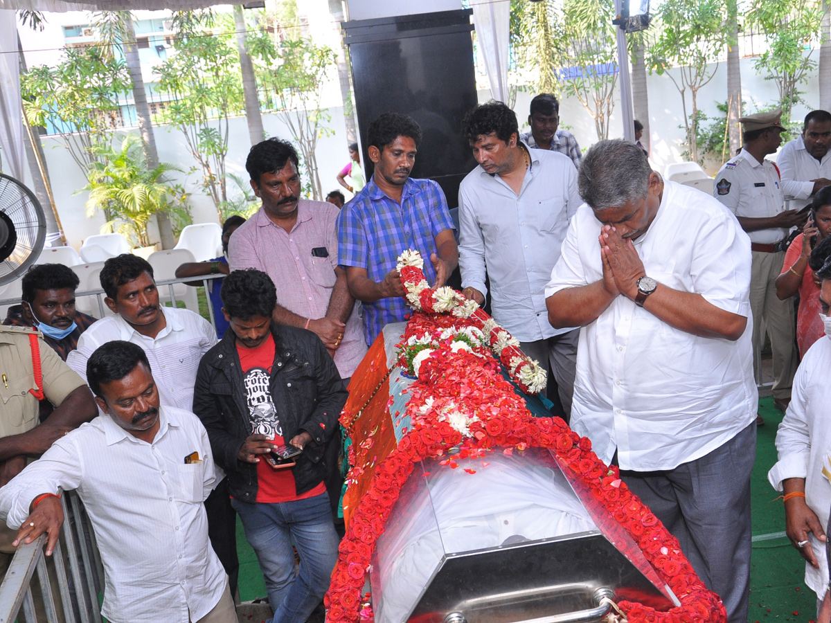 Mekapati Goutham Reddy: Condolence Pour In Nellore Photo Gallery - Sakshi75