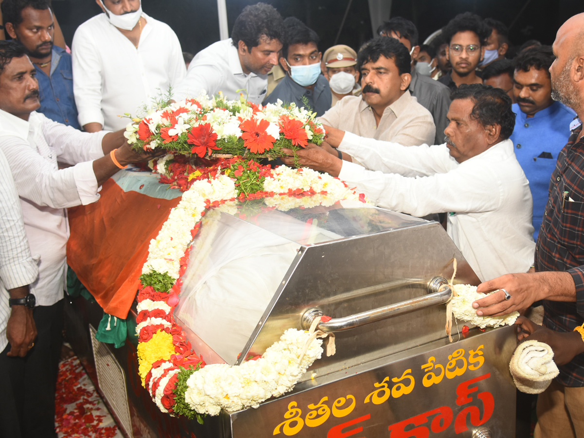 Mekapati Goutham Reddy: Condolence Pour In Nellore Photo Gallery - Sakshi78