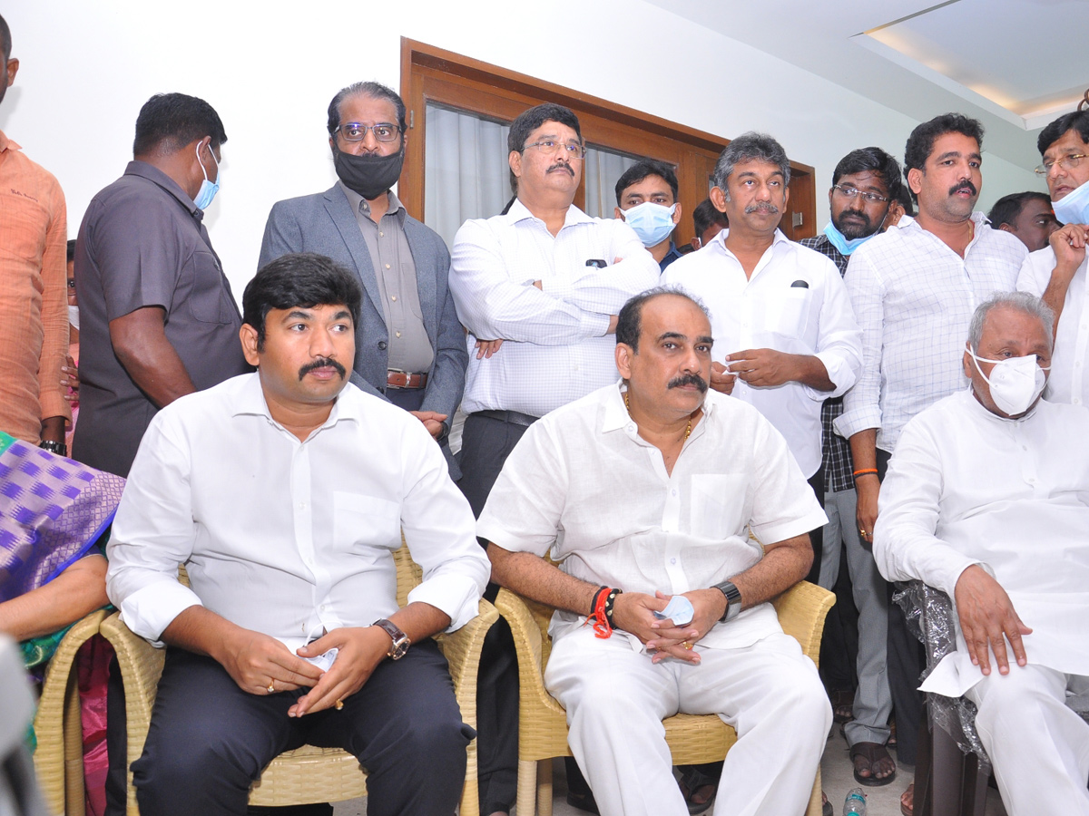 Mekapati Goutham Reddy: Condolence Pour In Nellore Photo Gallery - Sakshi79