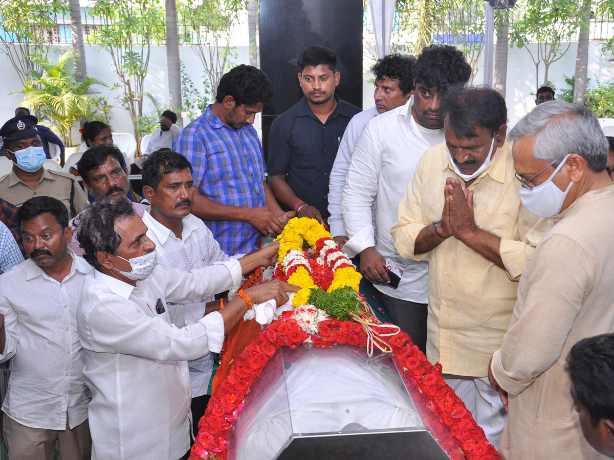 Mekapati Goutham Reddy: Condolence Pour In Nellore Photo Gallery - Sakshi87
