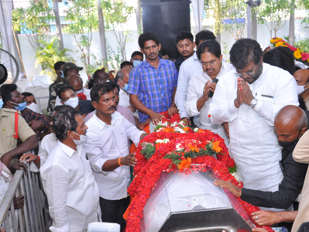 Mekapati Goutham Reddy: Condolence Pour In Nellore Photo Gallery - Sakshi91
