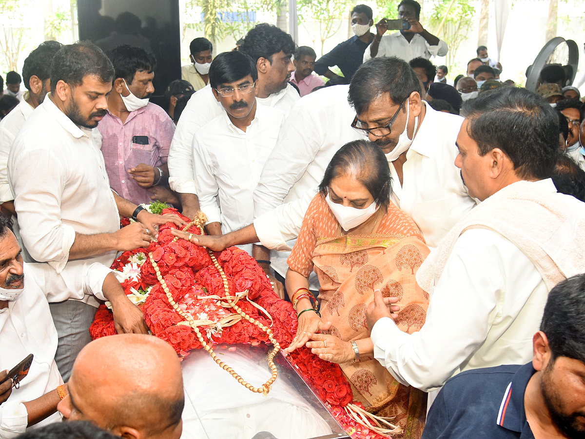 Mekapati Goutham Reddy: Condolence Pour In Nellore Photo Gallery - Sakshi29