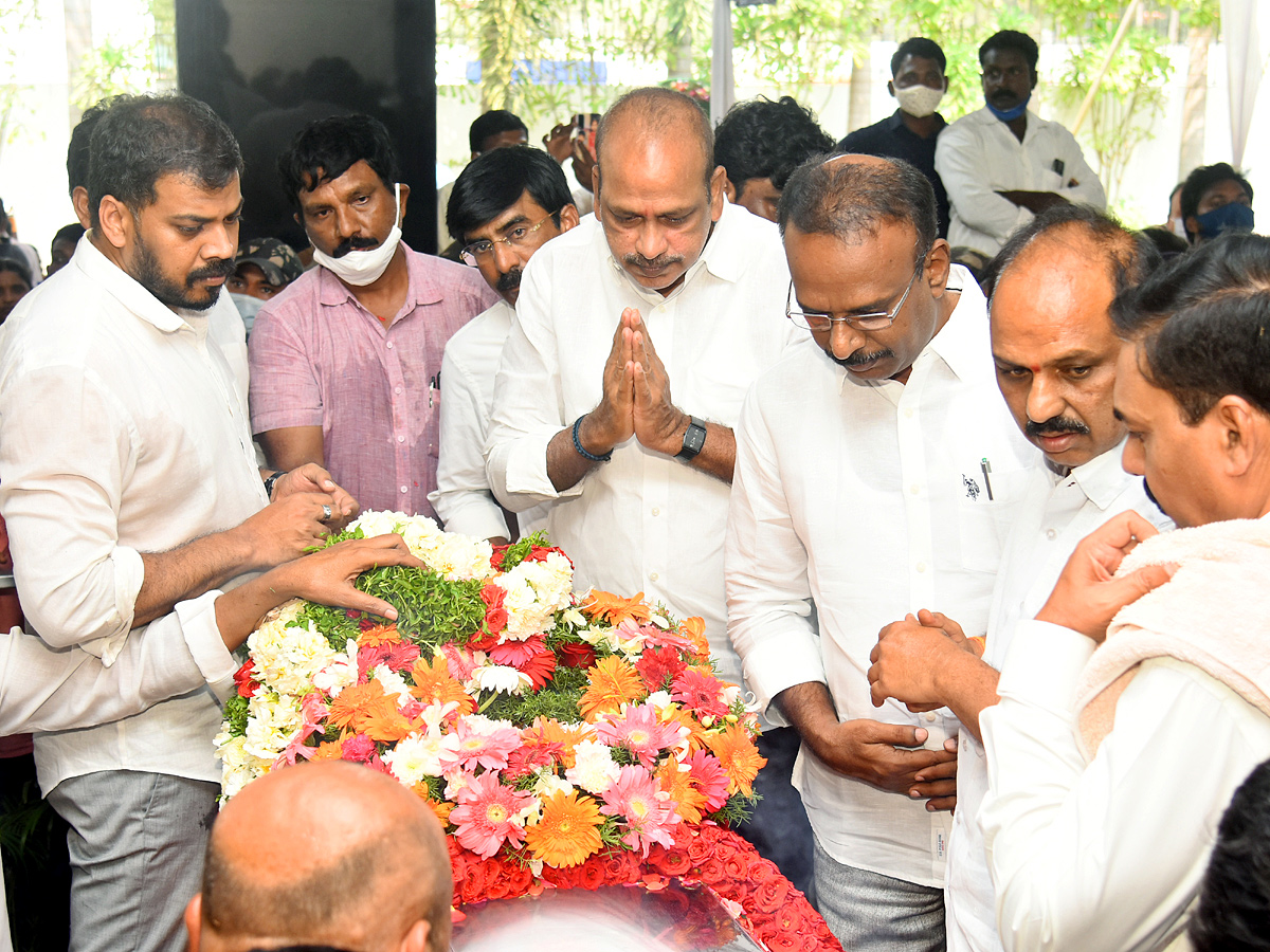 Mekapati Goutham Reddy: Condolence Pour In Nellore Photo Gallery - Sakshi30