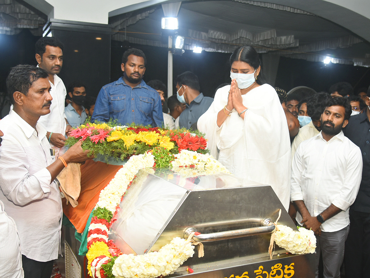 Mekapati Goutham Reddy: Condolence Pour In Nellore Photo Gallery - Sakshi71