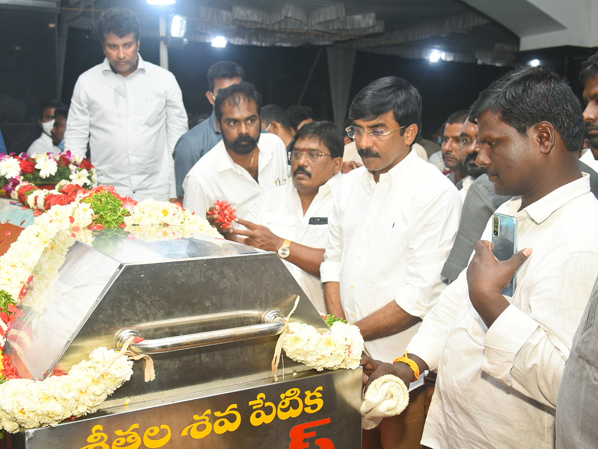 Mekapati Goutham Reddy: Condolence Pour In Nellore Photo Gallery - Sakshi72