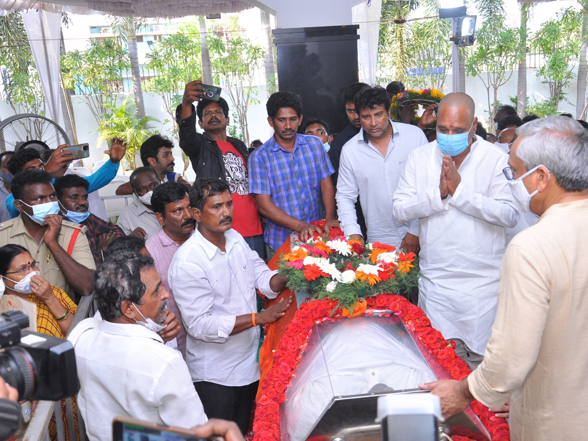 Mekapati Goutham Reddy: Condolence Pour In Nellore Photo Gallery - Sakshi73
