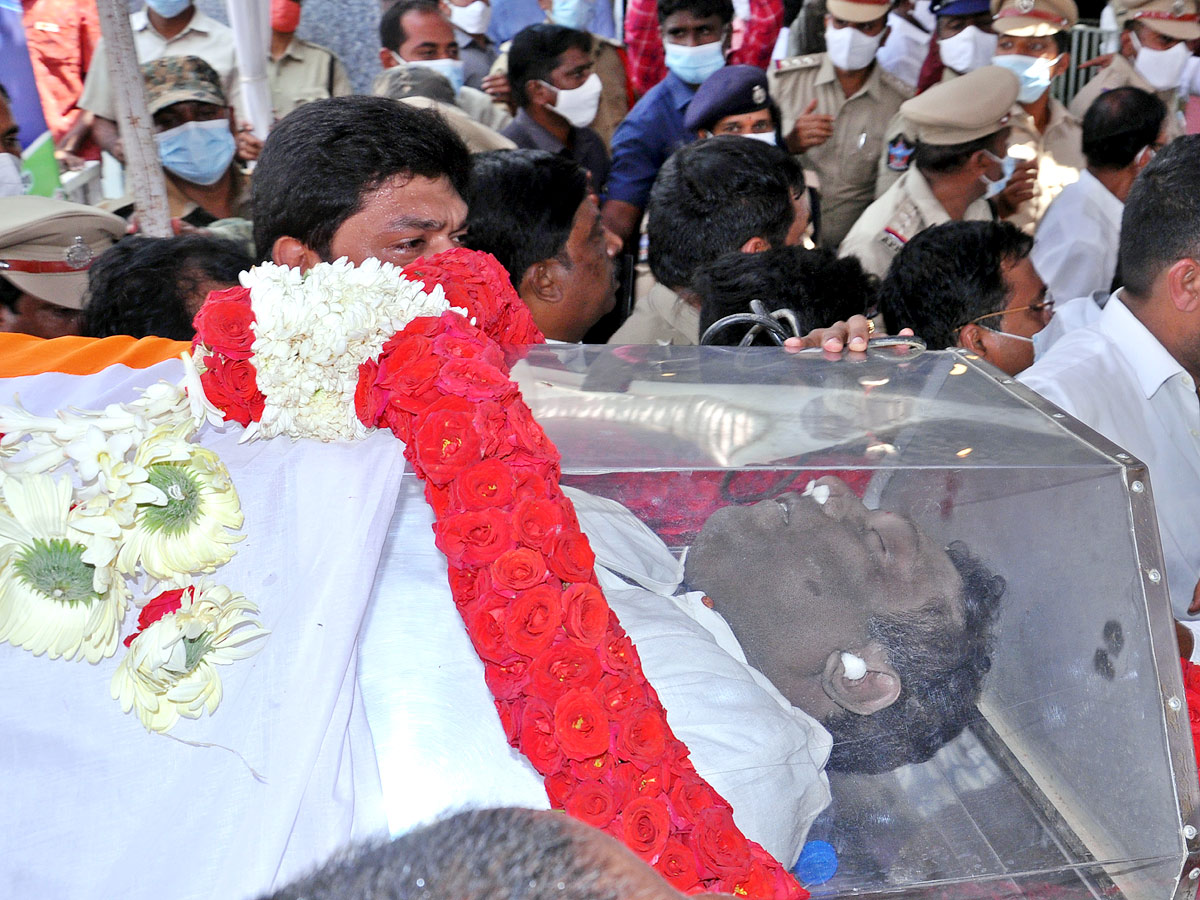 Mekapati Goutham Reddy: Condolence Pour In Nellore Photo Gallery - Sakshi18